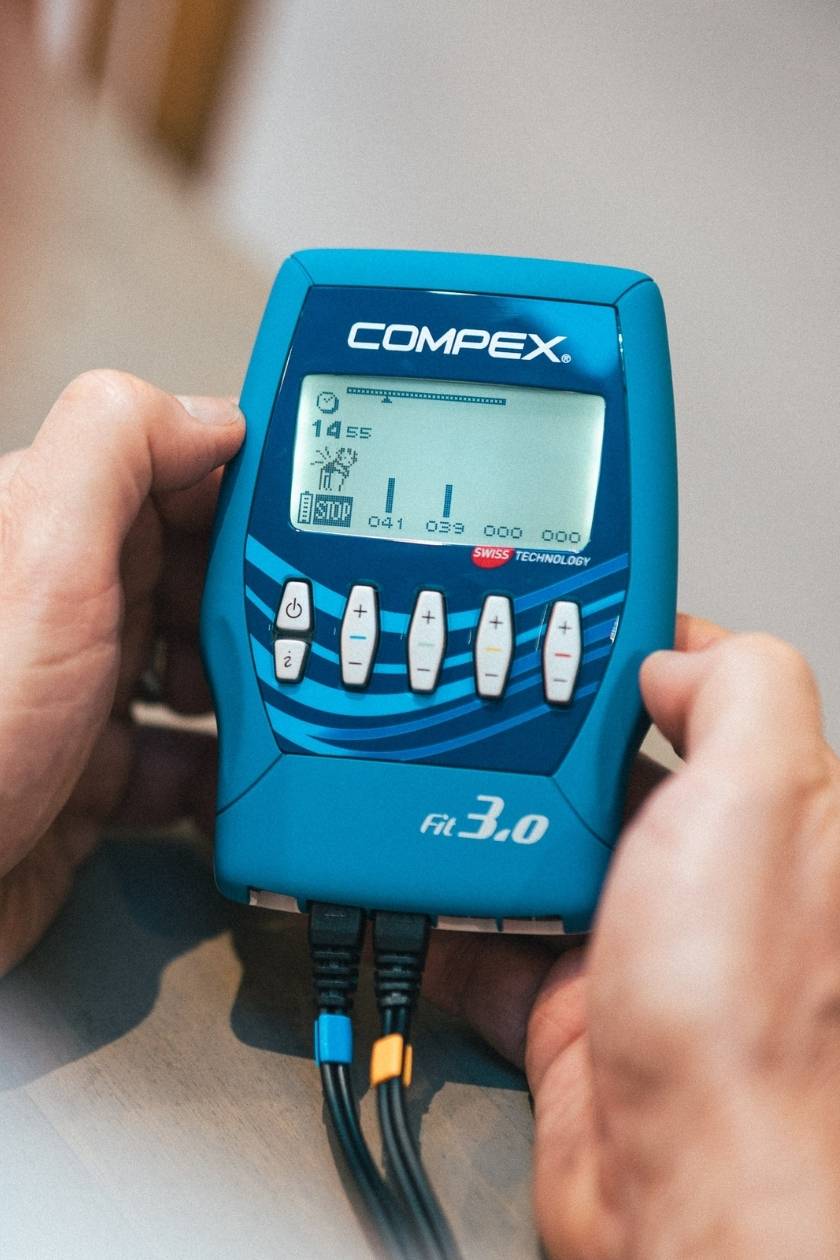 compex-sp-bundle-muskelstimulator-mit-k-tape-schwarz image 2