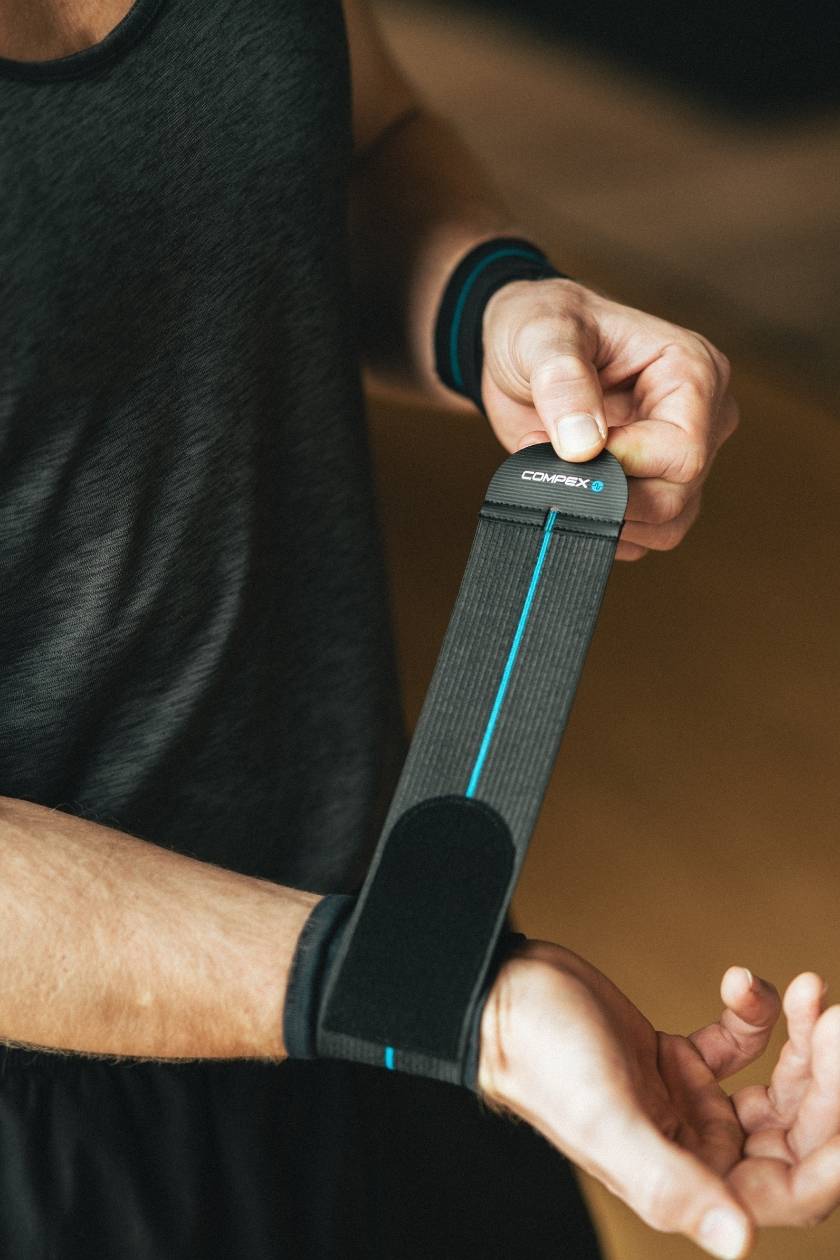 compex-activ-wrist-band-handgelenkbandage-sport-support image 5