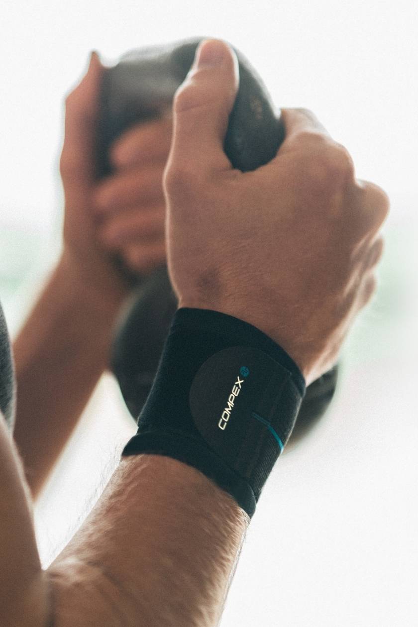 compex-activ-wrist-band-handgelenkbandage-sport-support image 2