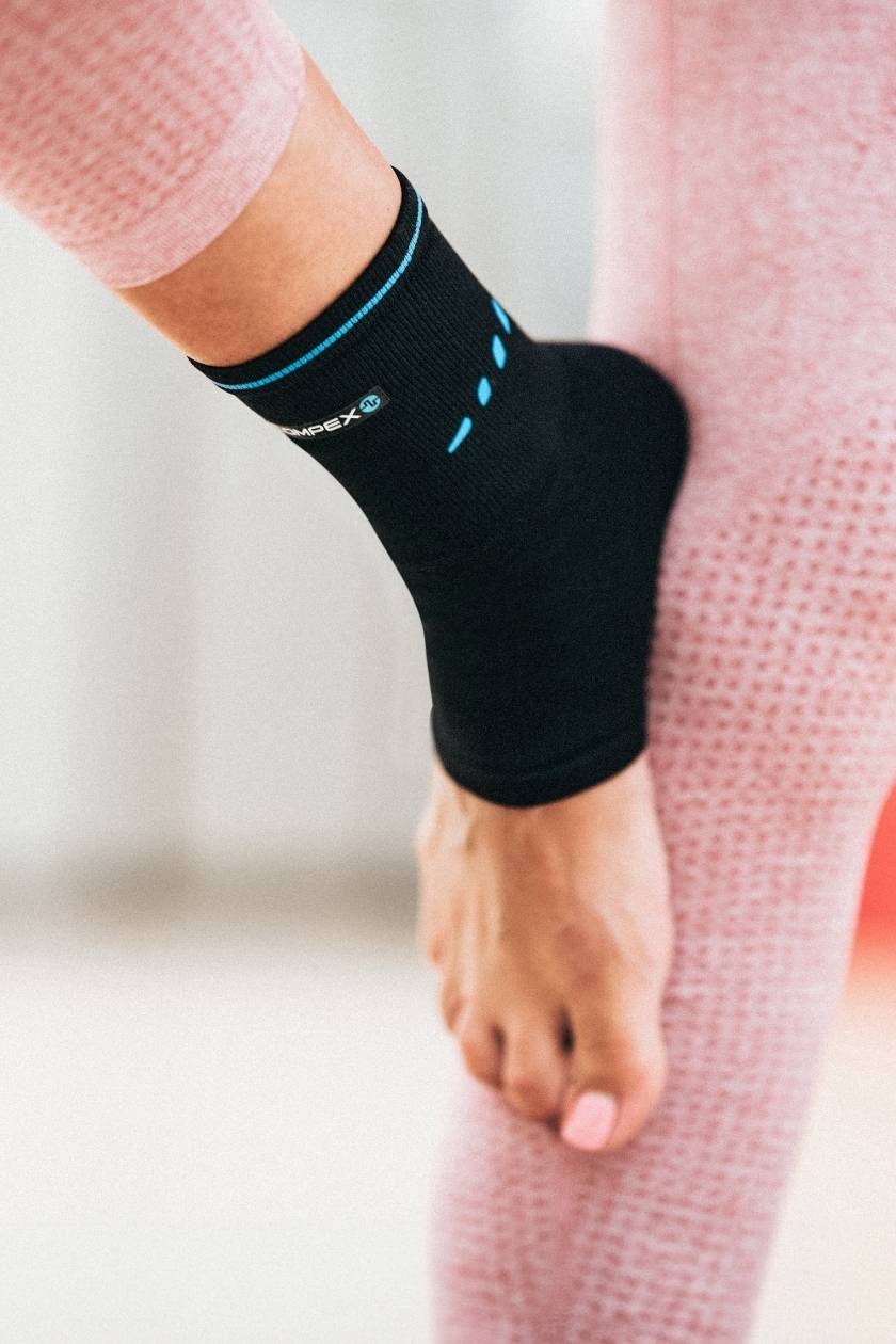 compex-activ-sprunggelenk-bandage-kn-chel-st-tze-gr-e-m image 6