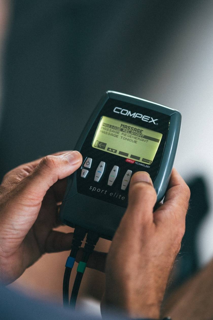 compex-sport-elite-muskelstimulator-ems-tens-mit-programmen image 2